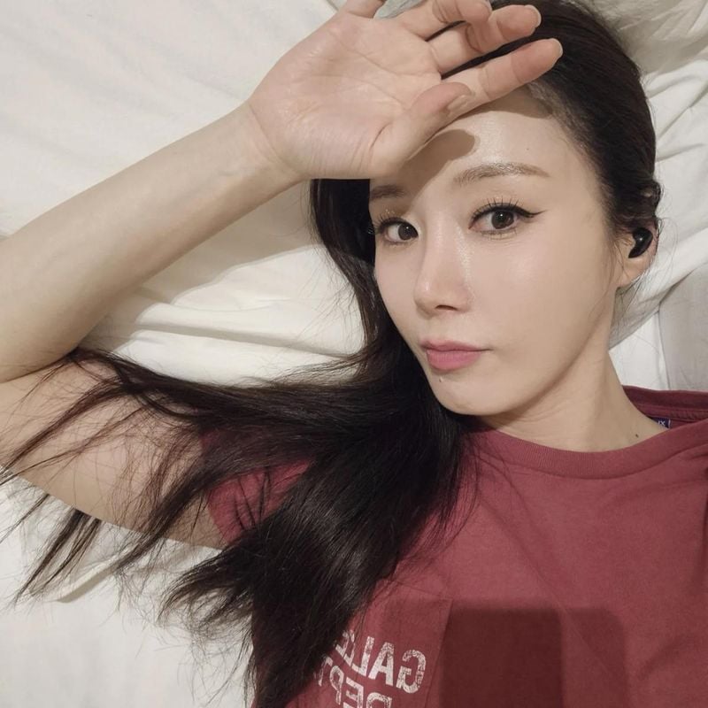 “나도 퇴근샷 도전”…김이지, 여름 오후→편안한 무드 포착 / 걸그룹 베이비복스 김이지 인스타그램