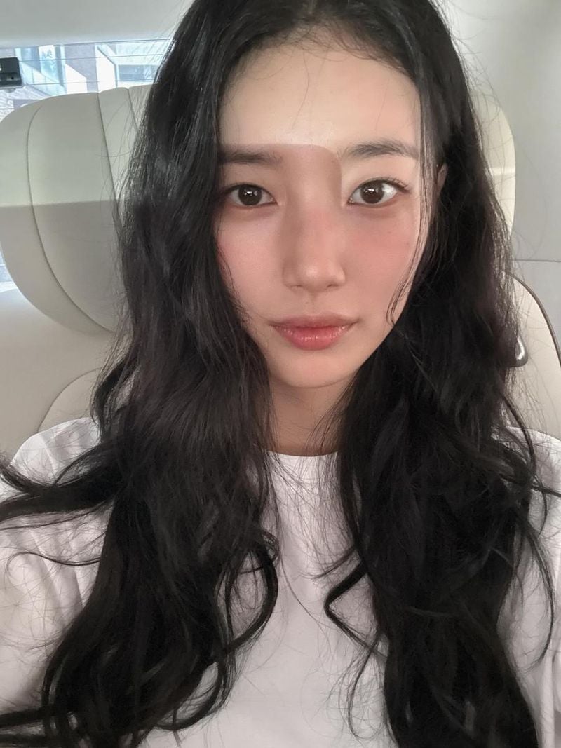 “묘한 빛 사이로 들여다본 오늘”…수지, 덧칠된 여름→청량한 눈빛 압도 / 가수 수지 인스타그램