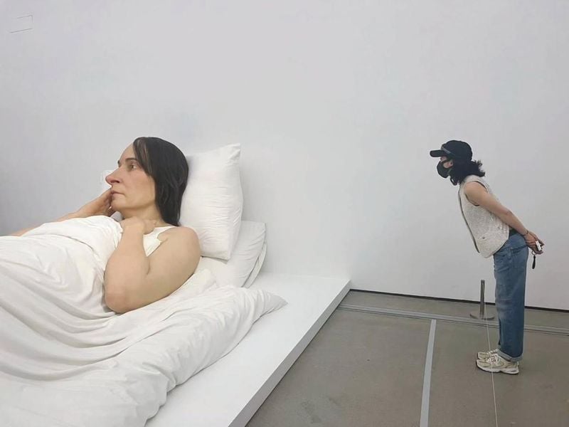 “정적인 순간 속 대화”…김민정, 예술과 마주한 오후→감성 몰입 / 배우 김민정 인스타그램