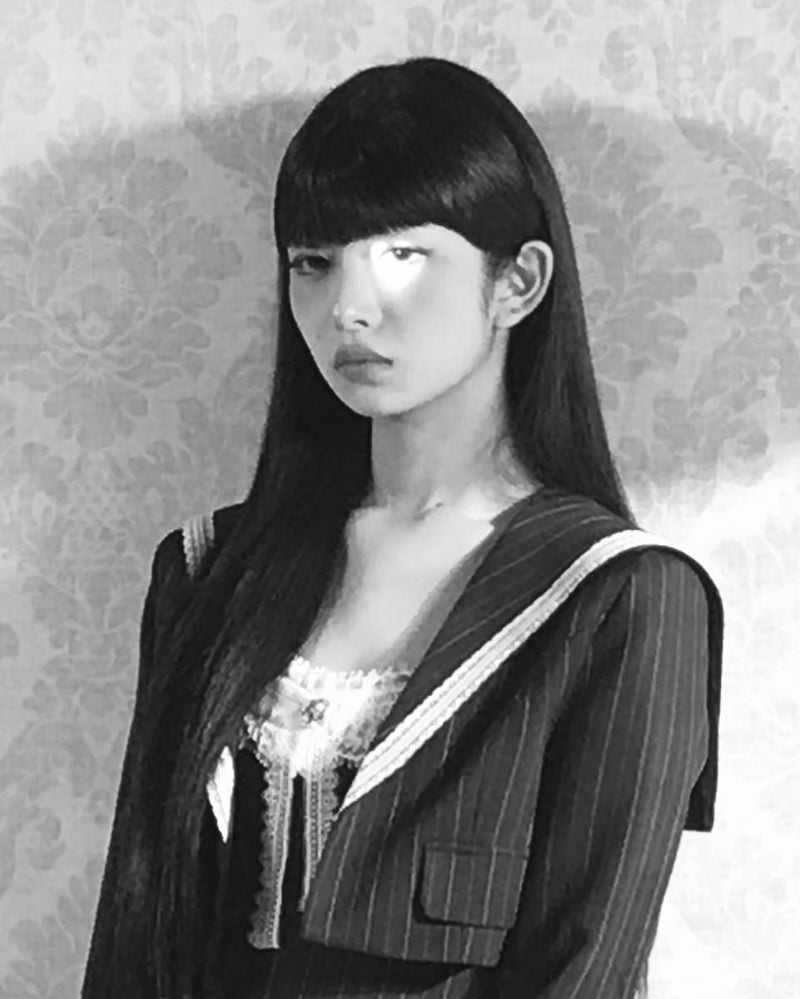“한 줄기 빛이 닿은 순간”…레이, 흑백의 고요→강렬한 시선 전율 / 걸그룹 아이브 레이 인스타그램