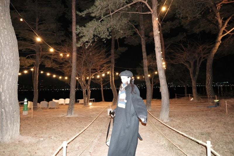 “겨울 언제 올까”…한유은, 밤숲 산책→쓸쓸함과 낭만의 표정 / 배우 한유은 인스타그램