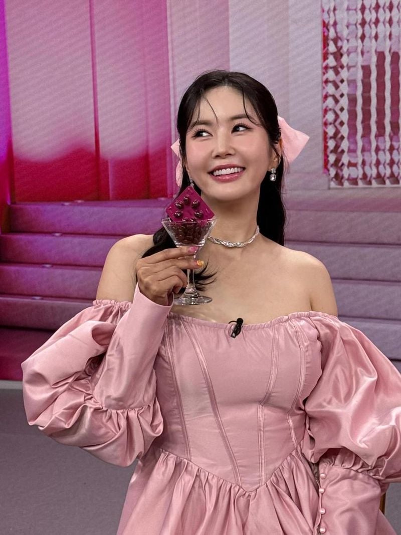 “핑크의 달콤함 담았죠”…장영란, 설렘 한가득→여름 무드 물든 인증 / 방송인 장영란 인스타그램