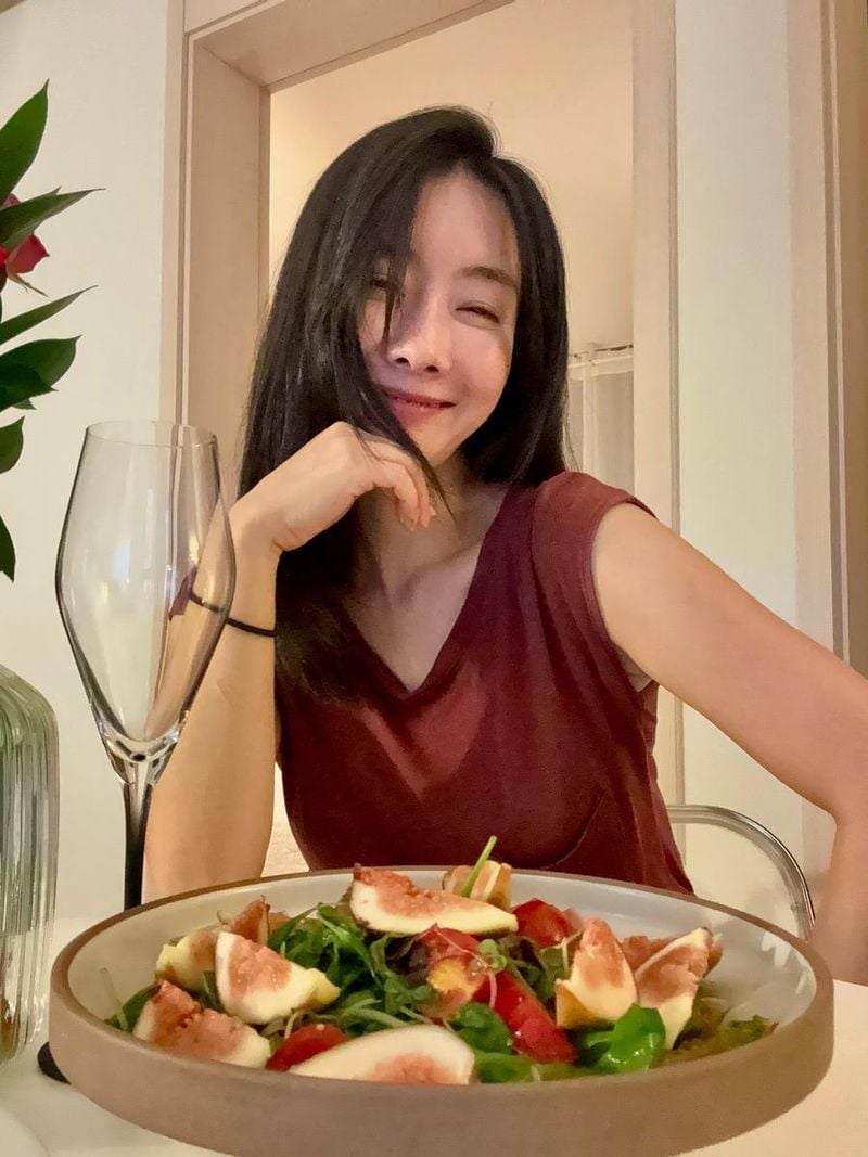 “주일 저녁의 고요”…유지연, 미소에 깃든 여유→내추럴 셀카 눈길 / 배우 유지연 인스타그램