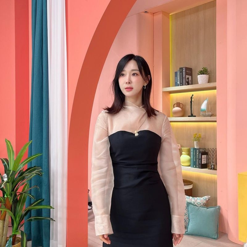 “오늘은 실시간 사수 중입니다”…이지혜, 새벽 감성→도회적 분위기 완성 / 가수, 배우 이지혜 인스타그램