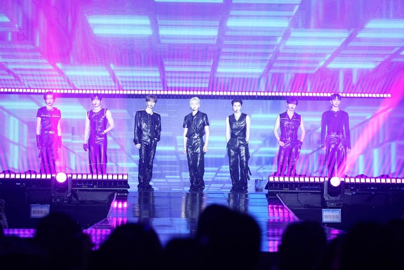 “청춘의 마지막 낭만”…이펙스, ‘로맨틱 유스’ 팬콘서트서 3부작 완성→제니스와 뜨거운 여운 / C9엔터테인먼트