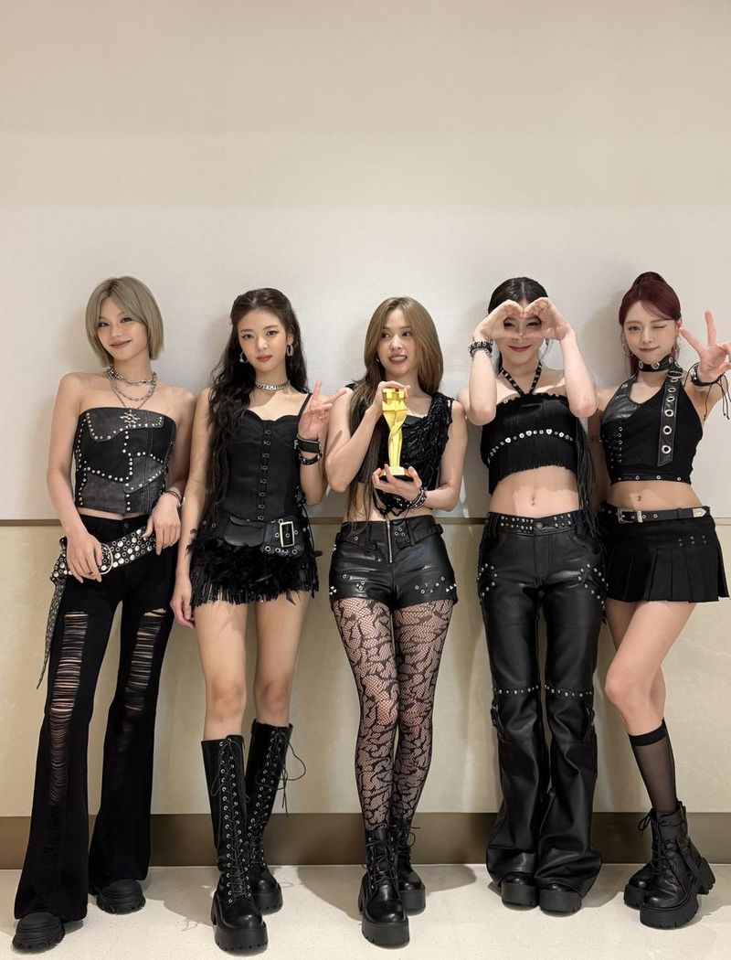 “ITZY, 세계 무대 휩쓸었다”…‘2025 TIMA’서 폭발적 퍼포먼스→팬미팅 기대감 고조 / JYP엔터테인먼트