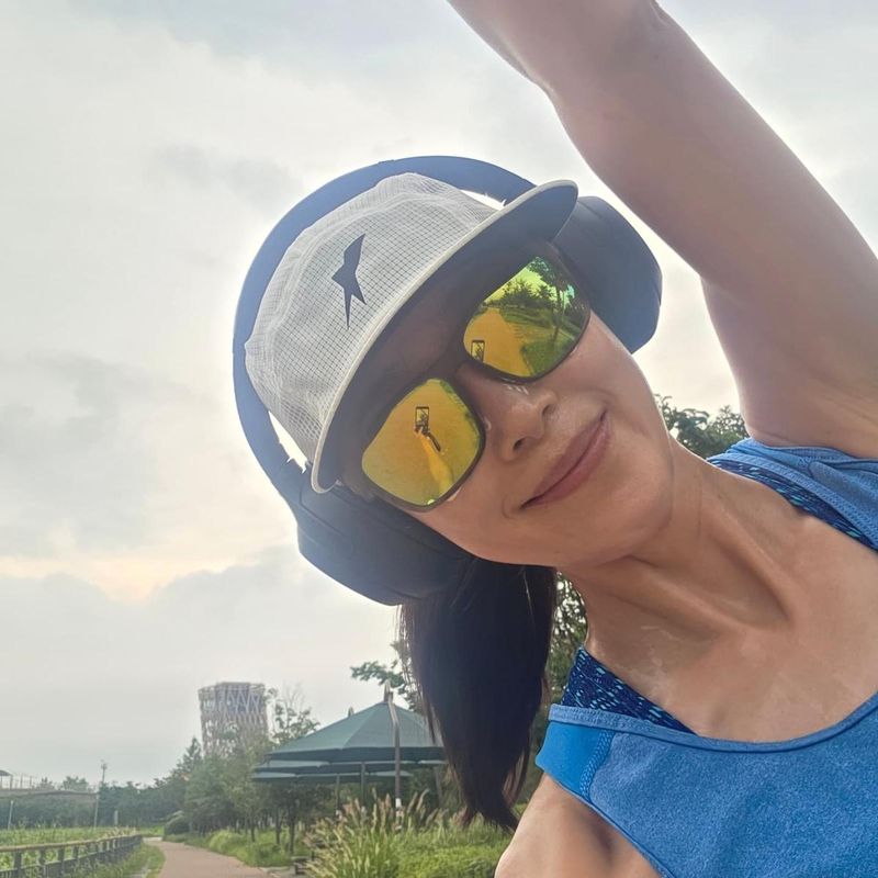 “내 몸의 리듬에 귀기울여요”…문정희, 흐린 여름 아침→러닝 감성 가득 / 배우 문정희 인스타그램