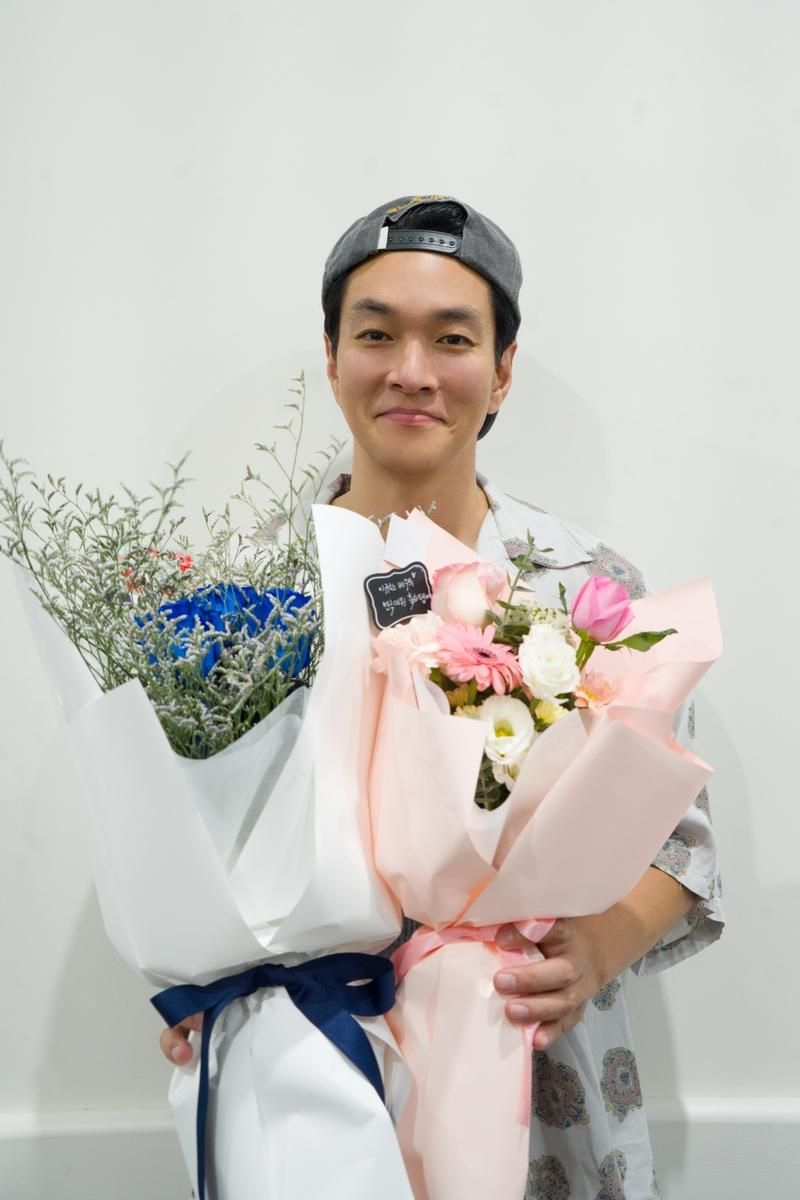 “이규한, 강렬한 첫 무대”…‘나의 아저씨’ 연극 도준영 도전→명배우 존재감 증명 / 빌리언스