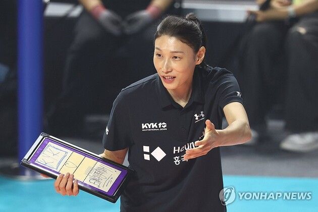 “감독 데뷔전 흥국 상대로 치른다”…김연경, 필승 원더독스 이끄는 새 출발 / 연합뉴스
