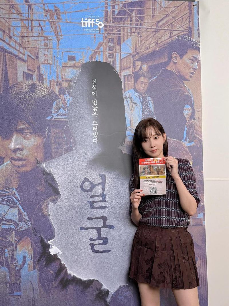 “진실이 민낯을 드러냈다”…신현빈, 영화 포스터 앞 존재감→기대감 압도 / 배우 신현빈 인스타그램