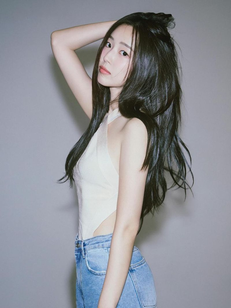 “지금, 고요 속의 시선”…최예빈, 담담한 여름→청량미 물든 자화상 / 배우 최예빈 인스타그램
