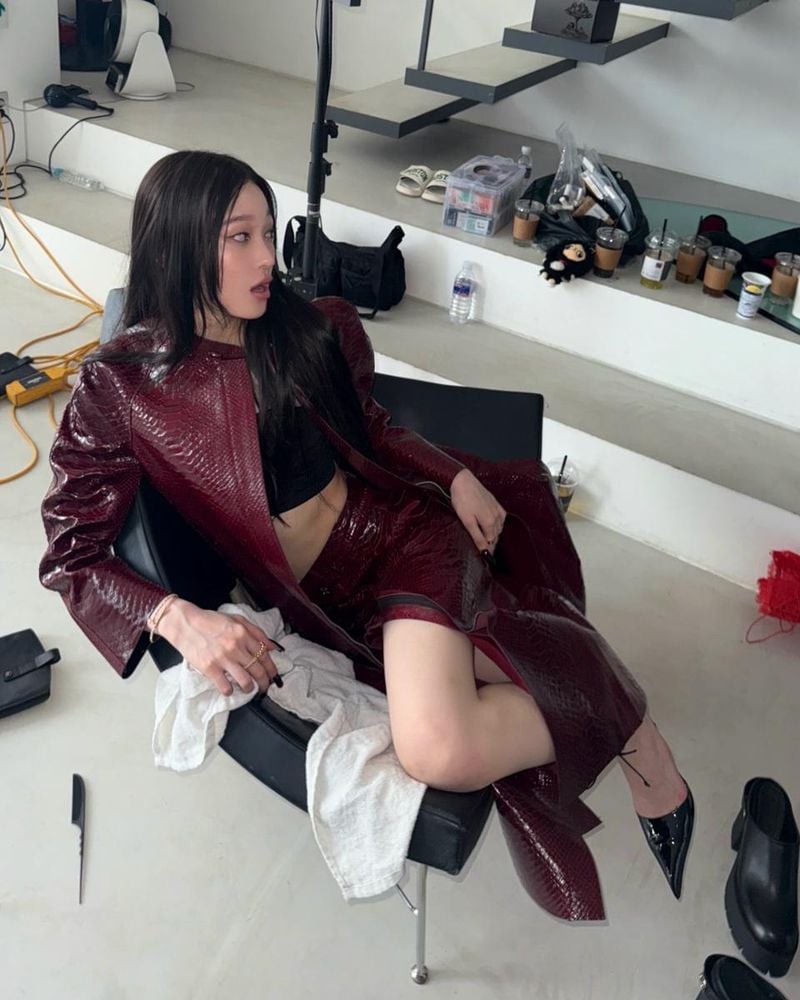 “심장이 멈출 듯”…애니, 레드 레더 눈빛→강렬 모먼트 / 가수 애니(문서윤) 인스타그램