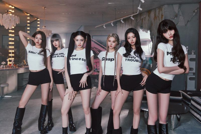 “유니크 무드로 돌아왔다”…아이브, ‘아이브 시크릿’ 컴백→팬덤 설렘 폭발 / 스타쉽엔터테인먼트
