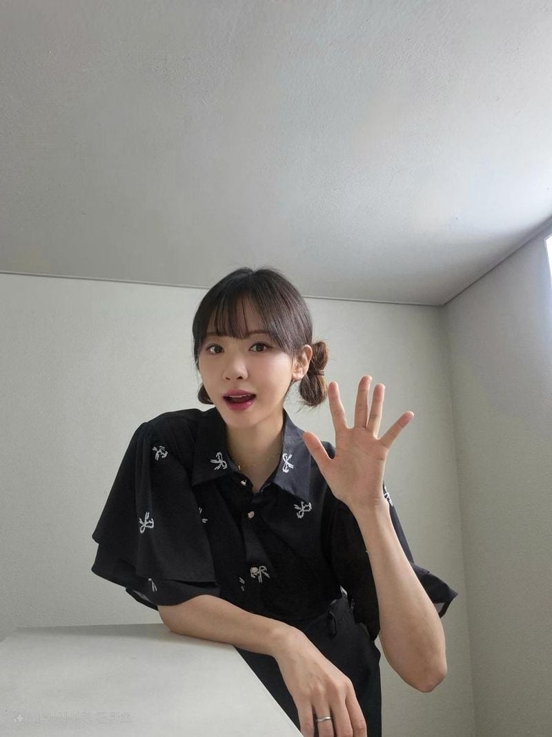 “일주일에 술 세 번으로 줄였어요”…김민아, 맑은 변화→자신감 가득 셀카 / 방송인 김민아 인스타그램