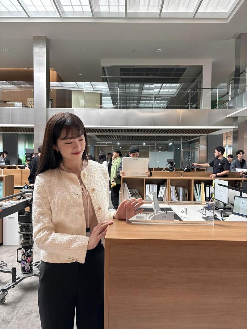 “한 장면마다 행복했어요”…한은서, 성숙한 미소→따스한 촬영장 풍경 / 배우 한은서 인스타그램