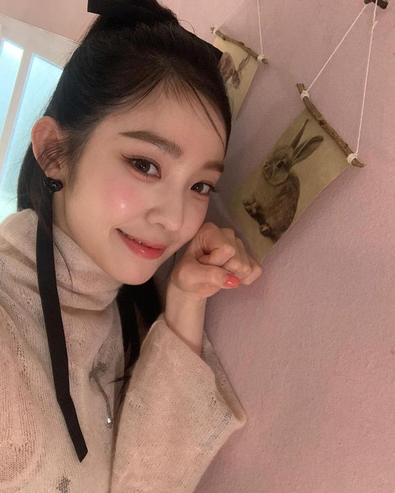 “토끼 앞에서 내린 미소”…아이린, 설렘 가득 여름→따스한 무드 완성 / 걸그룹 레드벨벳 아이린 배주현 인스타그램