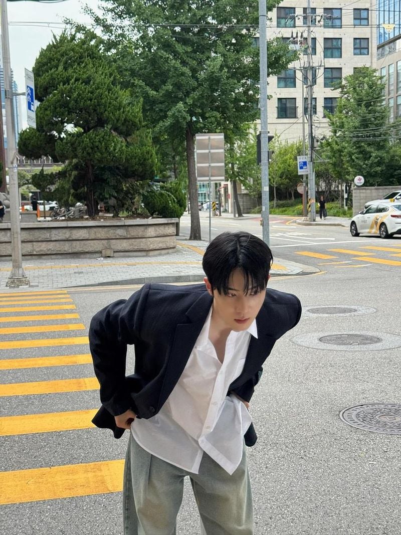 “도시의 무게를 어깨 위에”…국동호, 여름 오후→묵직한 아우라 / 솔로지옥4 출연자 회계사 국동호 인스타그램