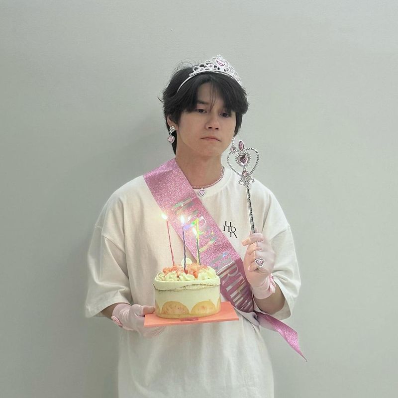 “선물 사 온다며”…옹성우, 반짝임 속 쓸쓸함→동화 같은 근황 / 배우 옹성우 인스타그램