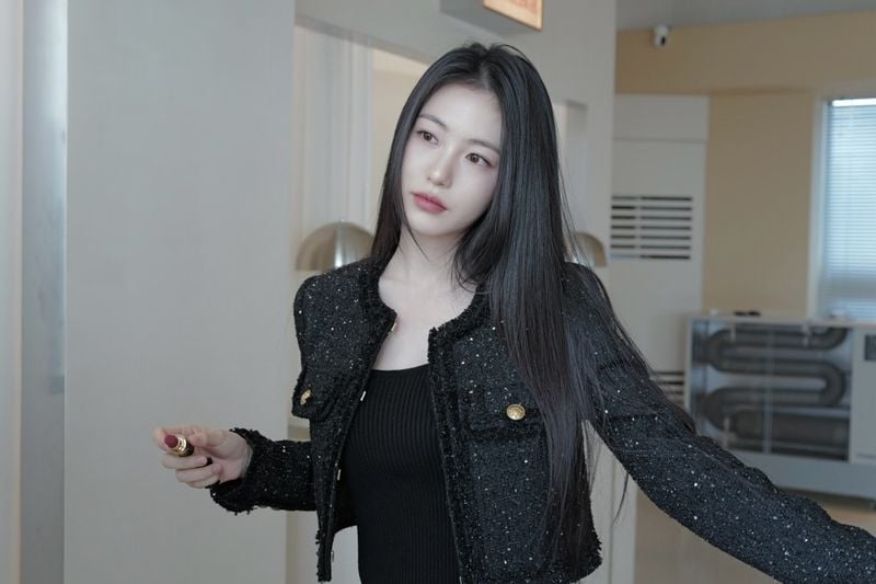 “고요한 시선 머무른다”…신예은, 블랙 감성→도회적 압도 / 배우 신예은 인스타그램