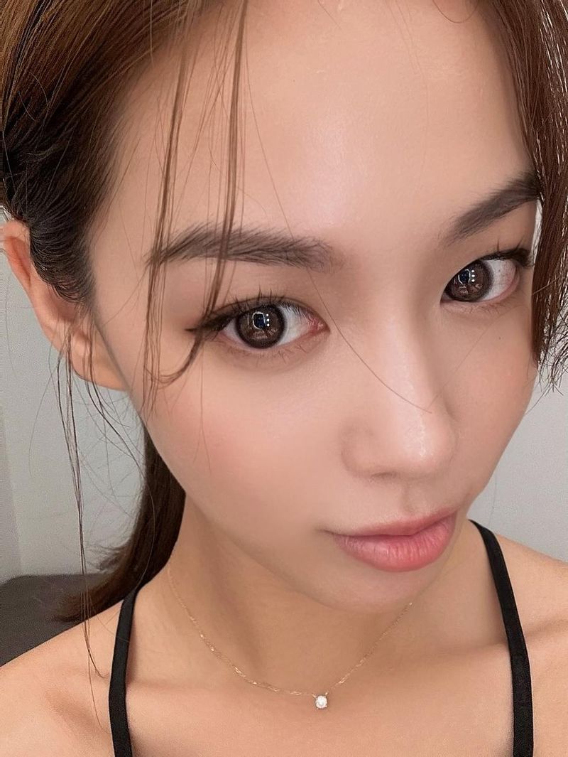 “DATS ME”…김희정, 거울처럼 맑은 눈동자→여름 끝자락 자아 찾기 / 배우 김희정 인스타그램