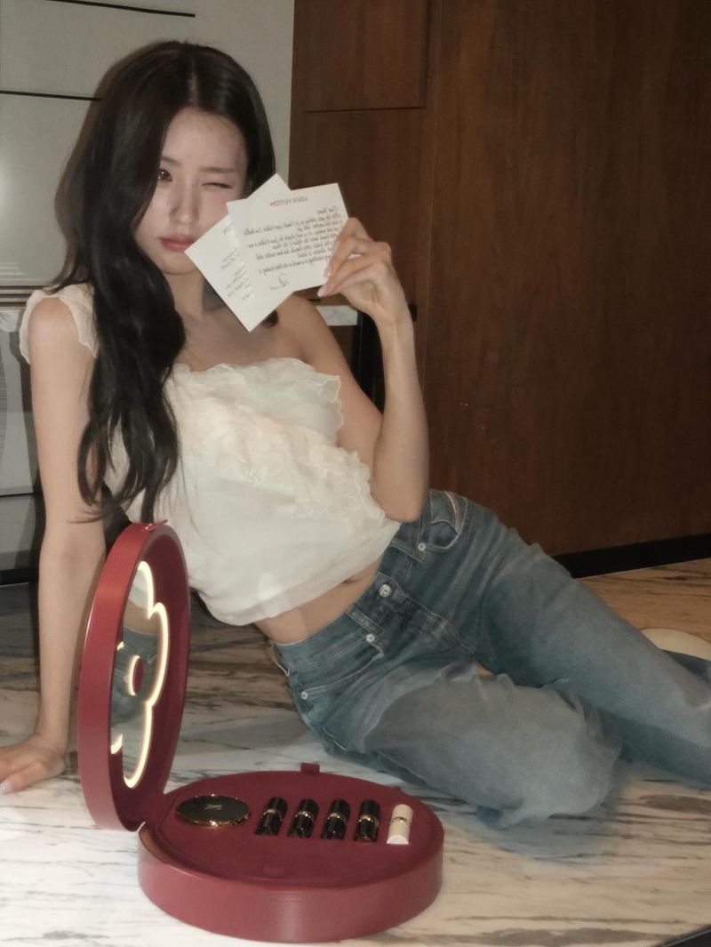 “순간의 설렘 닮은 윙크”…미연, 여름밤 무드→청초함과 우아함의 공존 / 걸그룹 아이들 미연 인스타그램
