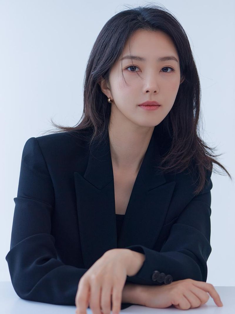 “새벽의 자신감이 깃든 눈빛”…강지영, 프로필 공개→시선 압도 / 데블스 플랜 데스룸 출연자 아나운서 강지영 인스타그램