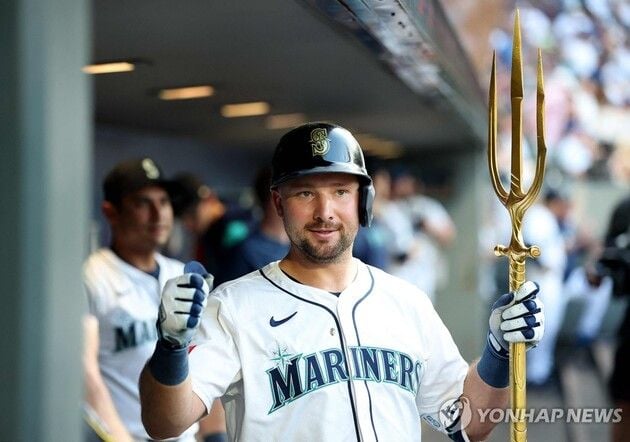 “MLB 포수 최초 50홈런”…시애틀 롤리, 샌디에이고전 쐐기포 / 연합뉴스