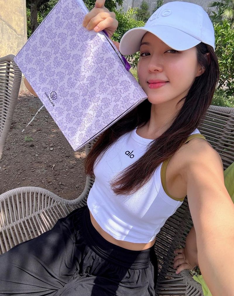 “예쁘기까지 한 선물”…박한별, 맑은 한여름 미소→청량한 변화 / 배우 박한별 인스타그램