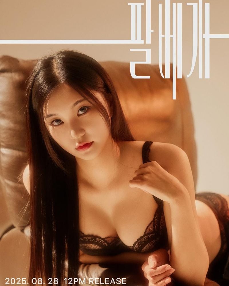 “팔베개보다 깊은 눈빛”…강승연, 몽환적 분위기→여름 감성 폭발 / 가수 강승연 인스타그램