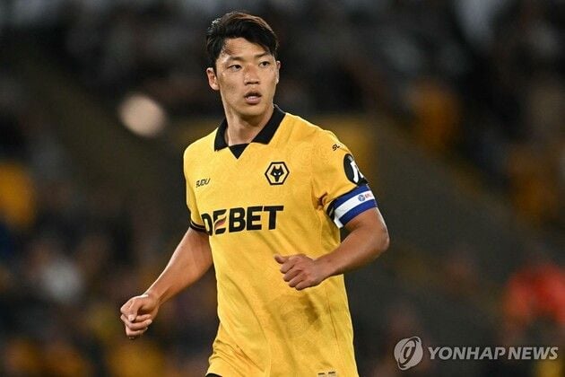 “주장 완장 장착 81분 투혼”…황희찬, 울버햄프턴 선발 출전 리그컵 3라운드 견인 / 연합뉴스