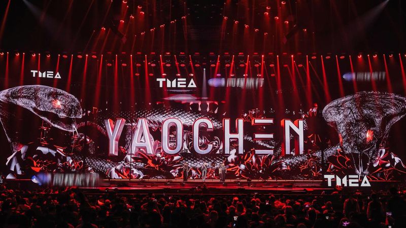 “네 번의 무대마다 기록”…야오천, ‘2025 TMEA’ 올해의 실력파 아티스트상→아시아 홀린 솔로 퍼포먼스 / JYP CHINA