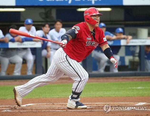 “19호 홈런 폭발”…최형우, 프로야구 최고령 20홈런 신기록 눈앞 / 연합뉴스