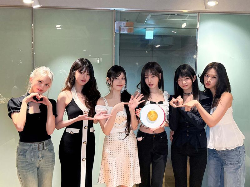 “틱톡 돌풍 중심”…아이브, ‘XOXZ’부터 챌린지 신화→글로벌 천만 영향력 / 아이브 공식 틱톡 계정