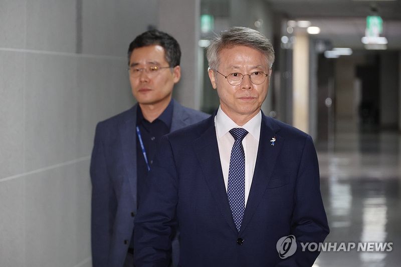 검찰개혁 당정협의회 참석하는 민형배 의원 / 연합뉴스