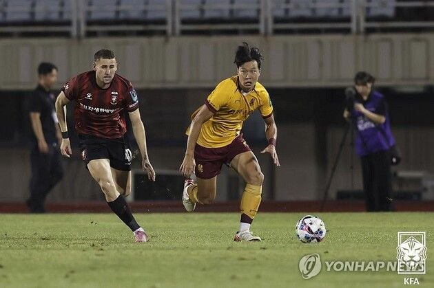 “신창무 역전골 결정적”…광주FC, 부천에 2-1 승리로 첫 결승행 / 연합뉴스