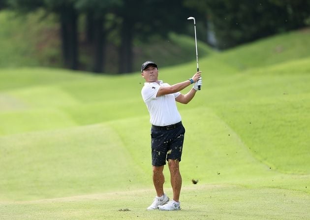 “털썩 샷에도 버디”…이태훈, KPGA 복귀전 6언더파 선두권 질주 / 연합뉴스