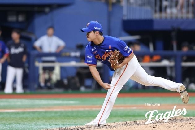 “직구 9개 퍼펙트”…정우주, KBO 역대 11번째 무결점 이닝 / 연합뉴스