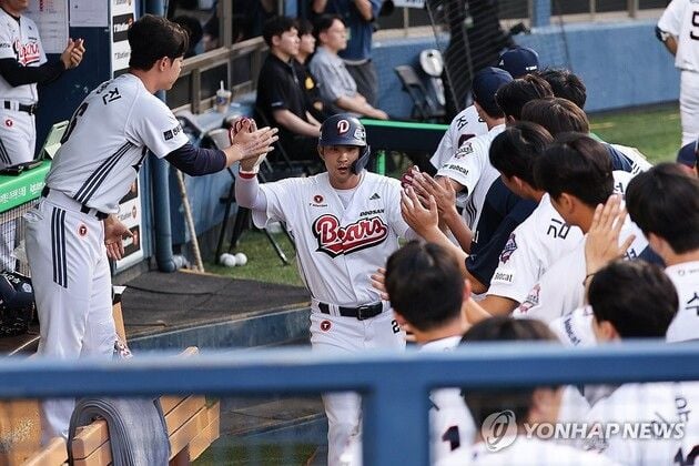“10회말 끝내기 안타”…안재석, 두산 5연패 끊고 삼성 제압 / 연합뉴스