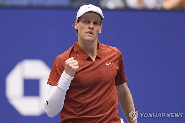 “3-0 완승 질주”…신네르·시비옹테크, US오픈 테니스 3회전행 / 연합뉴스