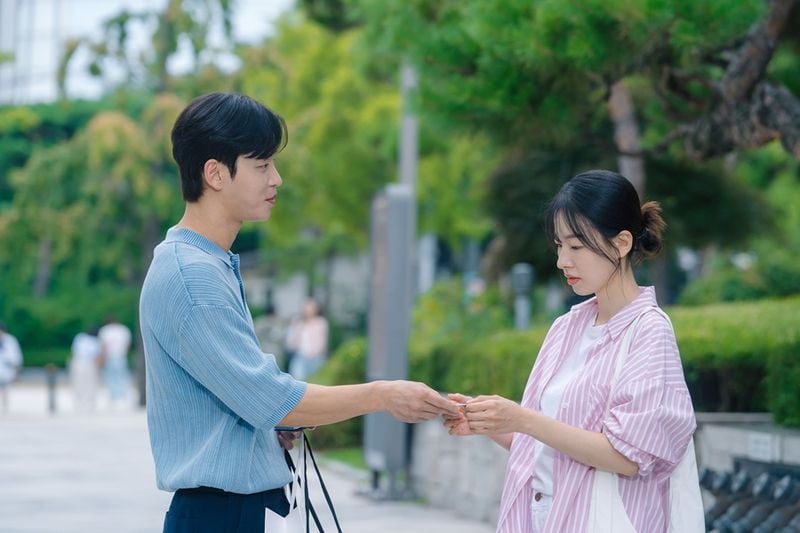 “첫사랑의 그날처럼”…이시아·설정환, ‘친밀한 리플리’ 운명적 재회→풋풋한 설렘 / ㈜네오엔터테인먼트,스튜디오 봄