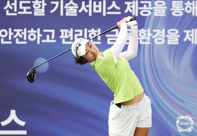 “버디 9개 폭발”…전승희, KG 레이디스오픈 첫날 단독 선두 65타 / 연합뉴스