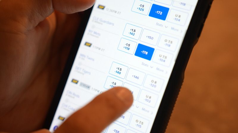 온라인 스포츠 베팅 파고든 미국 청년들…"특파원보고 세계는 지금" 산업의 명암→사회적 경고 울리다 / KBS