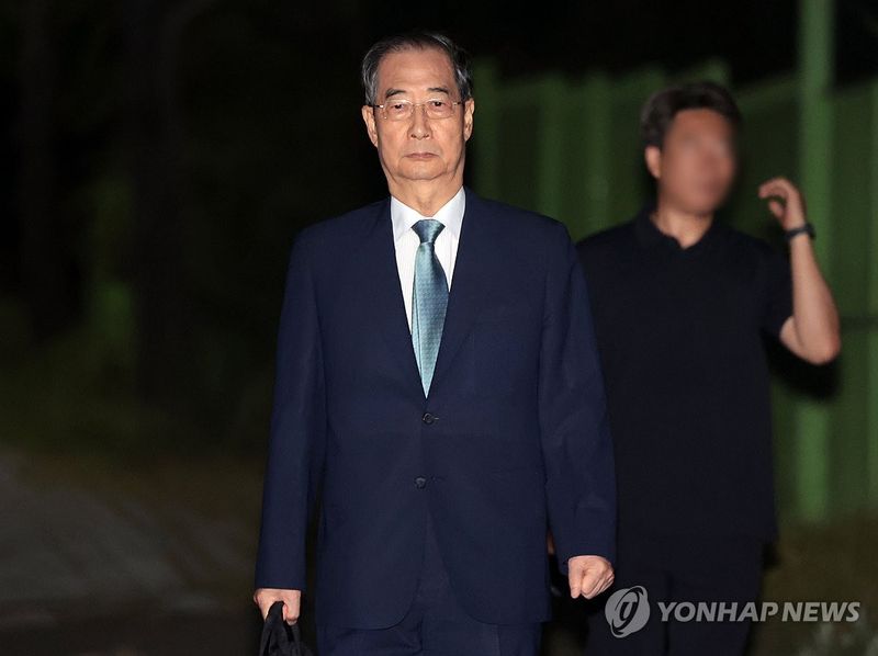 서울구치소 나서는 한덕수 전 총리 / 연합뉴스