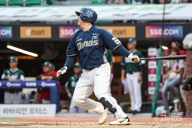 “데이비슨 3점포·톰슨 14승”…NC, SSG 대파하며 3연패 탈출 / 연합뉴스