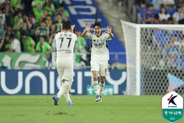 “이영재·전진우 연속골”…전북, 울산에 2-0 완승 시즌 선두 질주 / 연합뉴스
