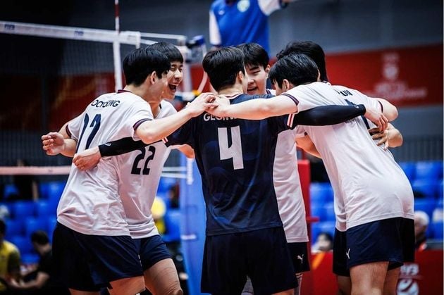 “장은석 서브에이스 불꽃”…U-21 남자배구, 우크라이나에 1-3 패배 / 연합뉴스