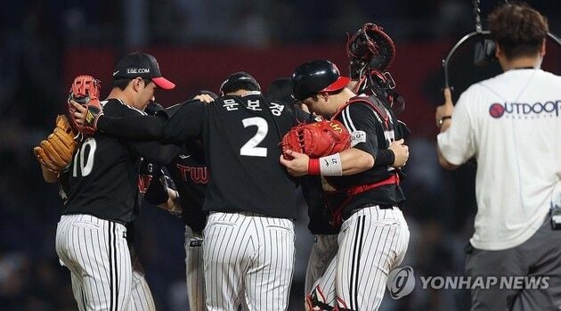 “월간 최다 18승 질주”…LG, 8월 무더위 속 연패 없이 독주 / 연합뉴스