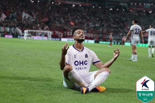 “모따 결승골 작렬”…안양, 서울과 연고이전 더비 첫 승리 2-1 완성 / 연합뉴스