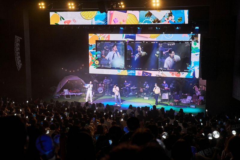 “여름밤을 뒤흔든 환희”…리베란테, ‘SUMMER CAMP’ 팬콘서트→감동의 목소리 / EMK엔터테인먼트