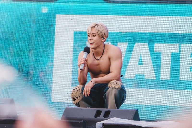 “워터밤을 달군 이민혁”…비투비 이민혁, ‘싱가포르 워터밤’서 퍼포먼스 폭발→단독 콘서트 기대